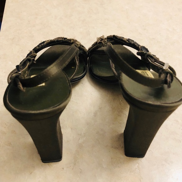 Authentic Prada Green & Black satin beaded heels! - Picture 4 of 5